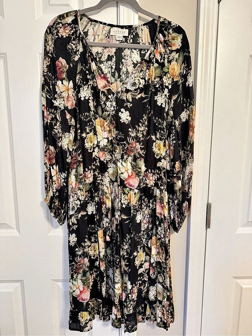 Velvet by Graham & Spencer Floral Midi Dress in Black & Pink Size Large